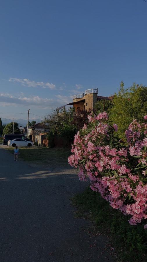 Hotel Гостевой Дом Siella Suchumi Zewnętrze zdjęcie